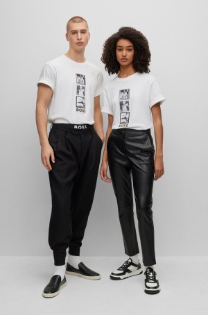 Camiseta Hugo Boss Bruce Lee Gender-neutral With Special Artwork Hombre Blancos | 21574-FCRH